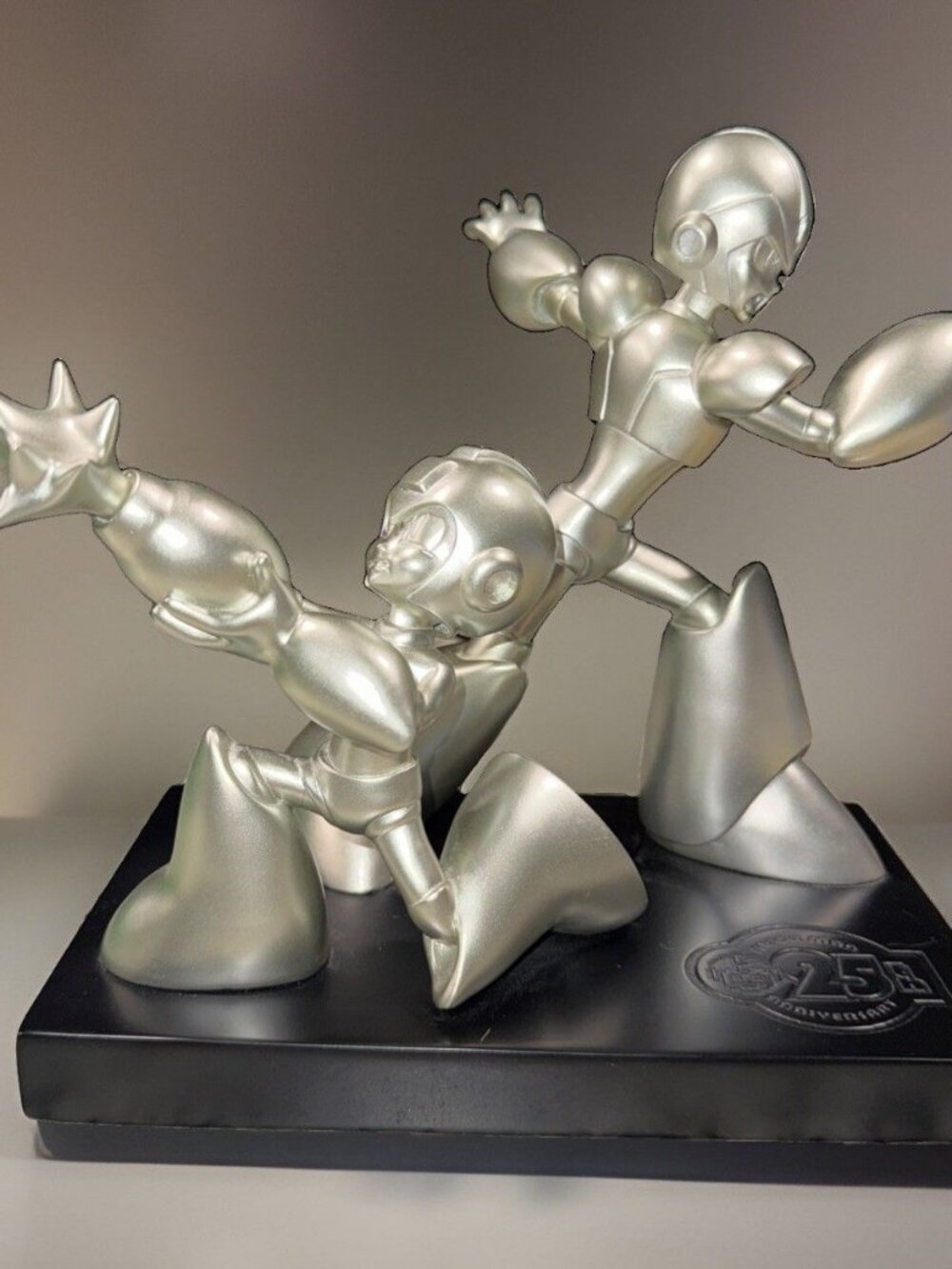 Mega Man + X "Silver" 25th Anniversary Statue by Capcom - 0731/1,000 Pieces Made